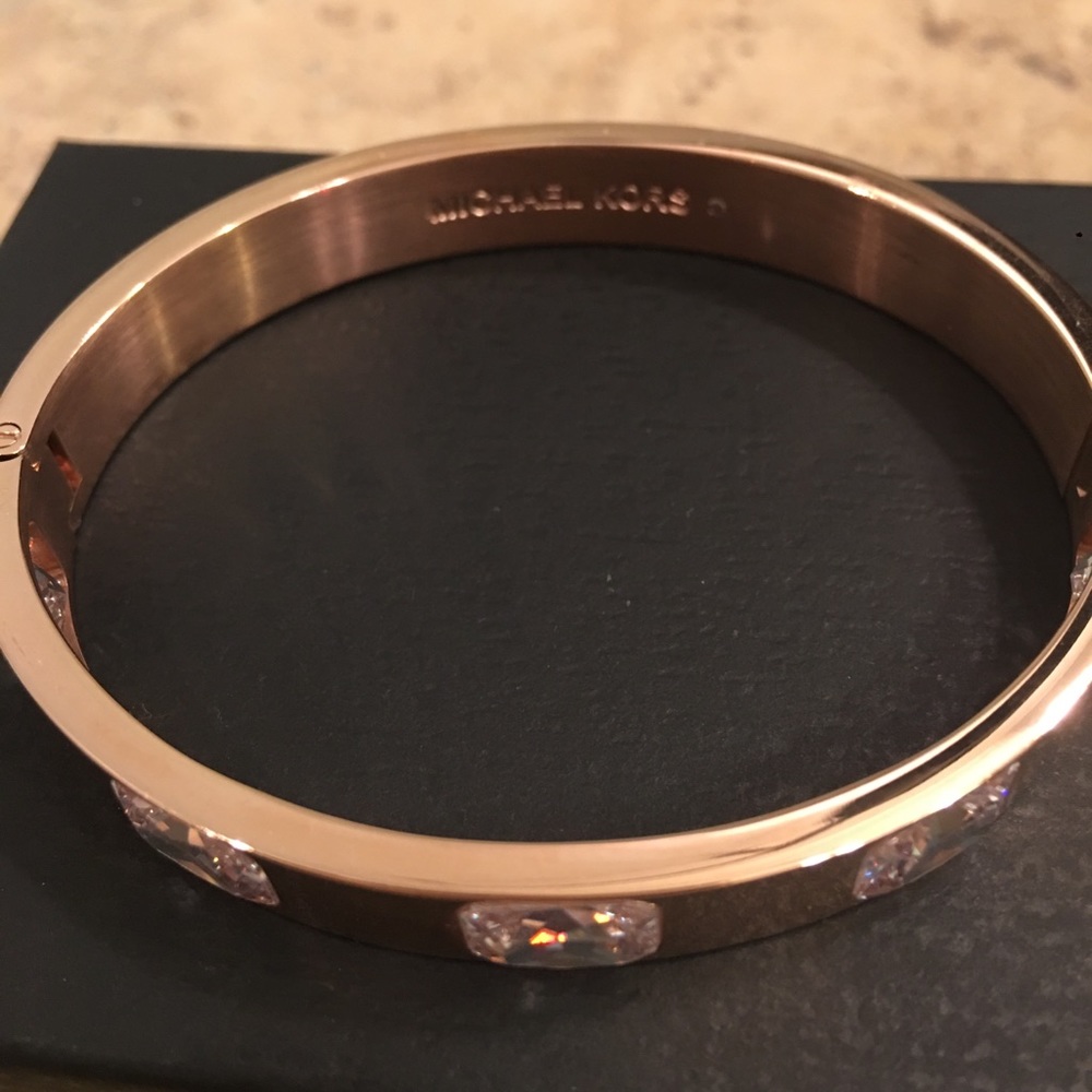 🌺SALE! Michael Kors Bracelet - Picture 8 of 8